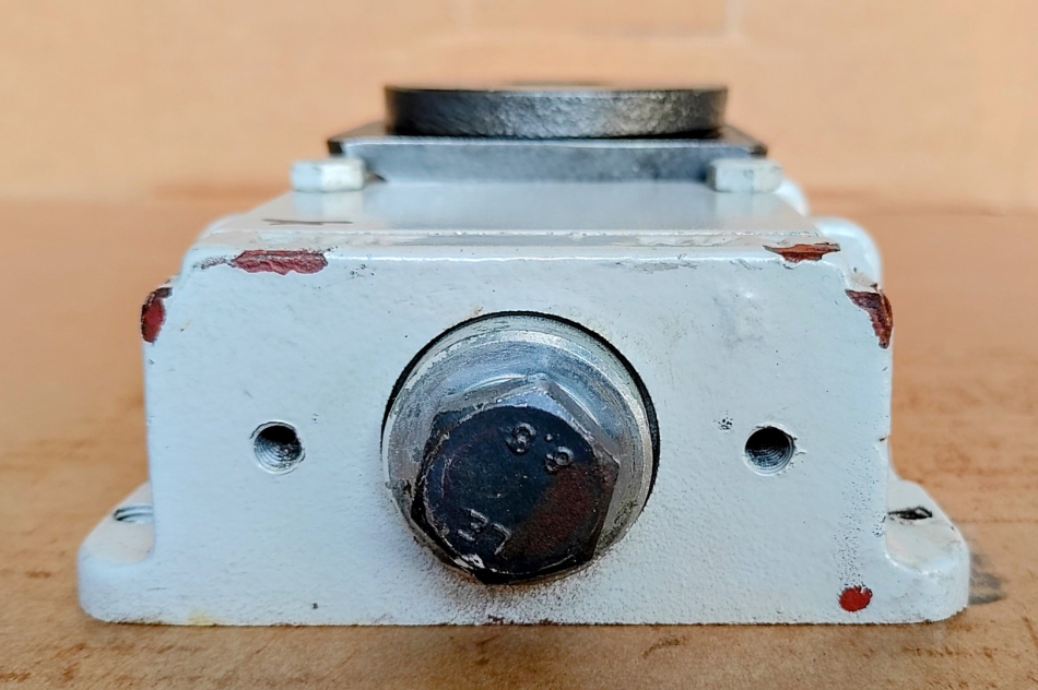 Leveling mounts / Fixatoren / machinestelvoeten BWF , model : RK 1 ...