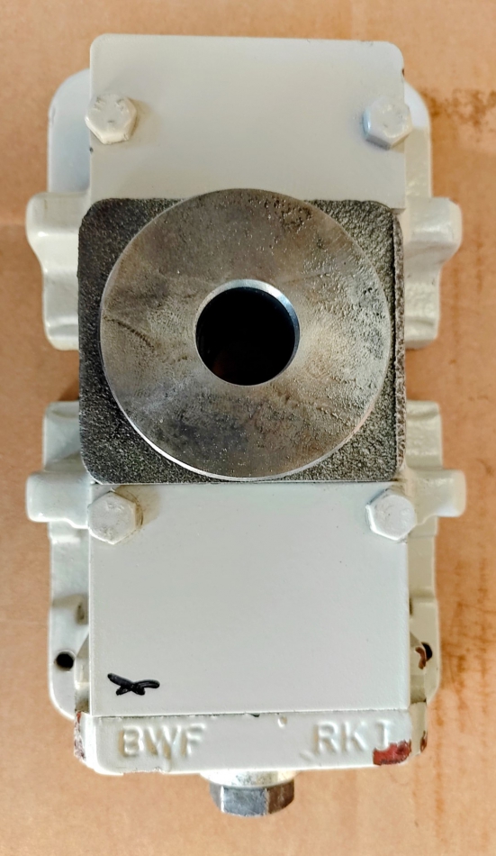 Leveling mounts / Fixatoren / machinestelvoeten BWF , model : RK I ...
